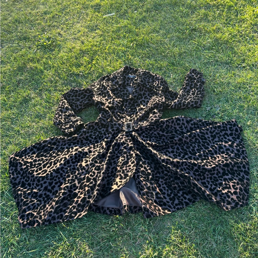 Fit and flare trench coat 🐆